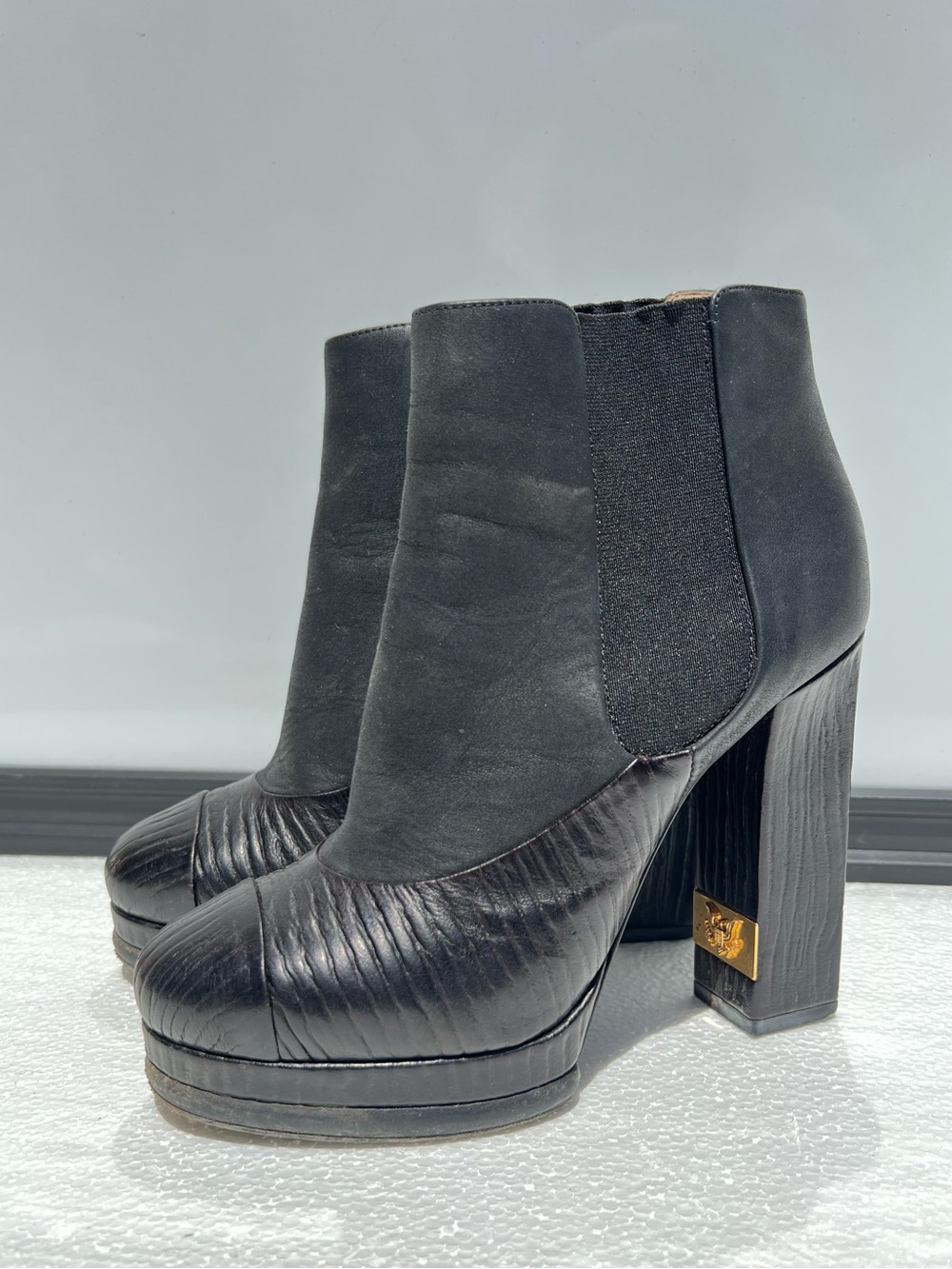Chanel Interlocking CC Logo Heel Ankle Boots Size 38.5 Black Leather 2014